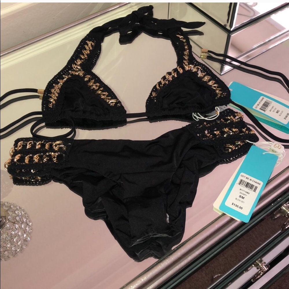 Beach Bunny “Got me in chains” black bikini NWT